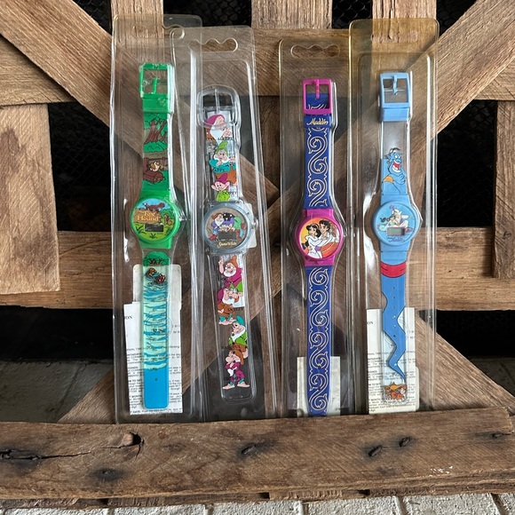 Vintage Disney Disney Aladdin Fox and Hound and Snow White Digital Watch (acc)